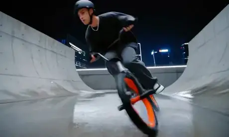 MiniMax H3 nighttime BMX riding